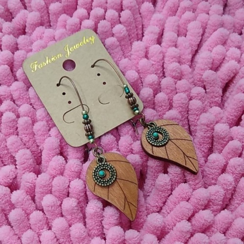 Vintage Bohemian Wood Leaves Carved Womens Earring - Picture 3 of 7